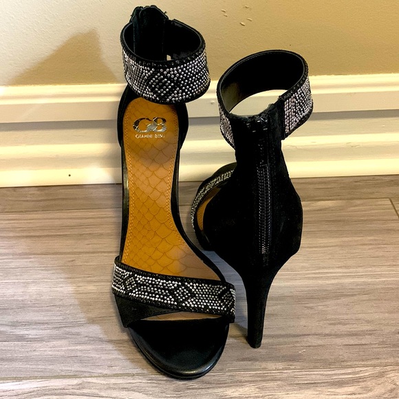 Black beaded/studded cuffed  Heels NWOT - Picture 2 of 6